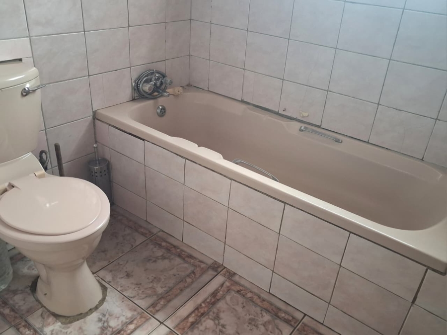 4 Bedroom Property for Sale in Geelhoutpark North West